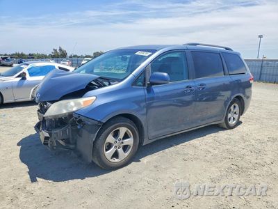 2014 TOYOTA SIENNA LE 5TDKK3DC1ES502898 - główne zdjęcie licytacji z USA - miniatura