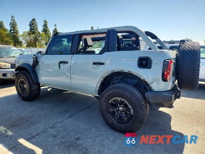Drugie zdjęcie samochodu z przodu: 2022 FORD BRONCO BASE VIN:1FMEE5DP3NLB75808 - miniatura