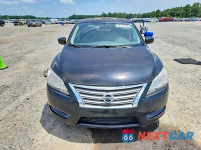 Piąte zdjęcie samochodu w środku: 2015 NISSAN SENTRA S VIN:3N1AB7AP9FY227787 - miniatura