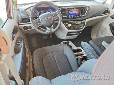 Zdjęcie 8 z 13 samochodu: 2017 CHRYSLER PACIFICA TOURING VIN:2C4RC1DG2HR584379 - miniatura