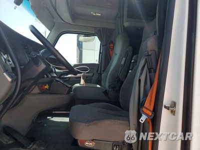 Zdjęcie 7 z 14 samochodu: 2018 KENWORTH T680 SEMI TRUCK VIN:1XKYD49XXJJ193238 - miniatura