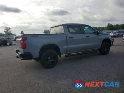 Trzecie zdjęcie samochodu z tyłu: 2024 CHEVROLET SILVERADO K1500 TRAIL BOSS CUSTOM VIN:3GCUDCED5RG276329 - miniatura