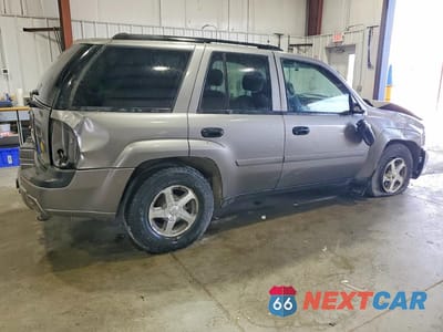 Trzecie zdjęcie samochodu z tyłu: 2006 CHEVROLET TRAILBLAZER LS VIN:1GNDT13S162240643 - miniatura