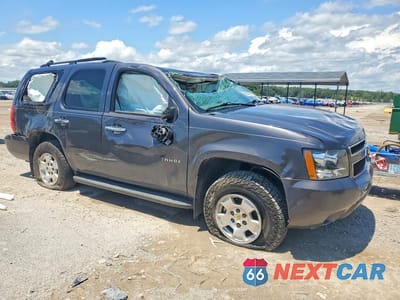 Czwarte zdjęcie samochodu z boku: 2010 CHEVROLET TAHOE K1500 LT VIN:1GNUKBE02AR207185 - miniatura