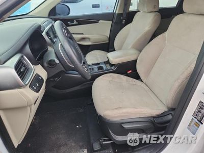 Zdjęcie 7 z 13 samochodu: 2019 KIA SORENTO LX VIN:5XYPG4A36KG510845 - miniatura