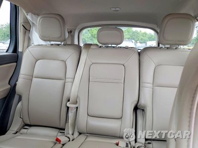 Zdjęcie 10 z 13 samochodu: 2023 LINCOLN AVIATOR VIN:5LM5J6XC2PGL18945 - miniatura