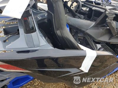 Czwarte zdjęcie samochodu z boku: 2021 POLARIS SLINGSHOT R VIN:57XAARGB3M8146002 - miniatura