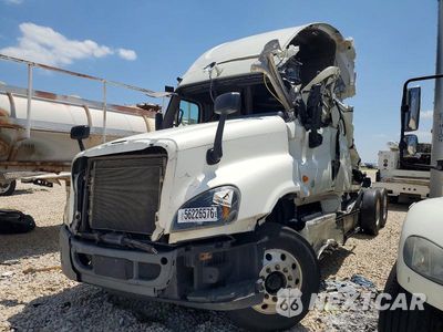 Drugie zdjęcie samochodu z przodu: 2017 FREIGHTLINER CASCADIA 125