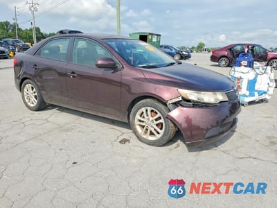 Czwarte zdjęcie samochodu z boku: 2011 KIA FORTE EX VIN:KNAFU4A22B5376580 - miniatura