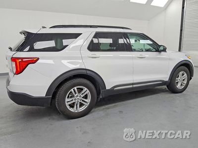 Trzecie zdjęcie samochodu z tyłu: 2021 FORD EXPLORER XLT VIN:1FMSK7DH3MGC30314 - miniatura