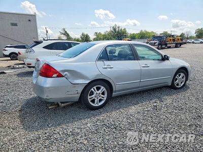 Trzecie zdjęcie samochodu z tyłu: 2006 HONDA ACCORD EX VIN:1HGCM56846A181958 - miniatura