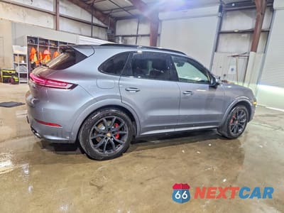 Trzecie zdjęcie samochodu z tyłu: 2026 PORSCHE CAYENNE S VIN:WP1AL2AY8TDA15921 - miniatura