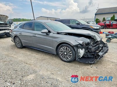 Czwarte zdjęcie samochodu z boku: 2021 HYUNDAI SONATA HYBRID LIMITED VIN:KMHL54JJ5MA026165 - miniatura