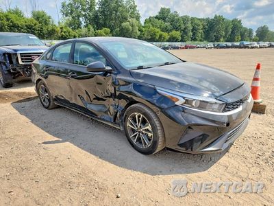 Czwarte zdjęcie samochodu z boku: 2023 KIA FORTE LXS VIN:3KPF24ADXPE684005 - miniatura
