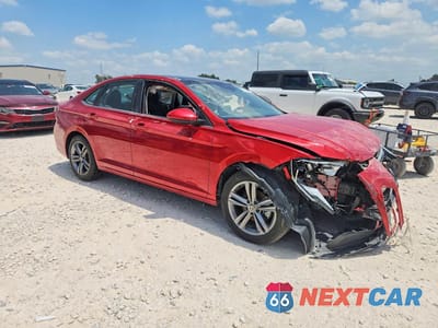 Czwarte zdjęcie samochodu z boku: 2023 VOLKSWAGEN JETTA SE VIN:3VW7M7BU8PM042867 - miniatura