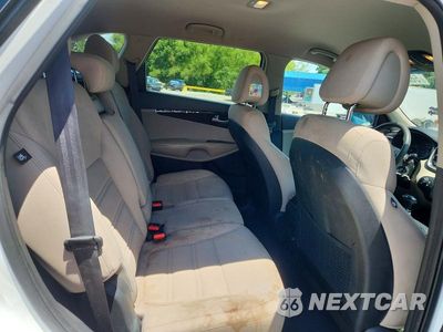 Zdjęcie 11 z 13 samochodu: 2016 KIA SORENTO LX VIN:5XYPG4A38GG011231 - miniatura