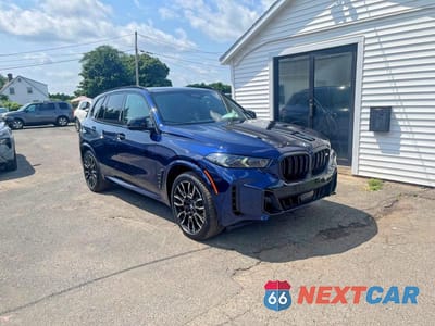 Czwarte zdjęcie samochodu z boku: 2024 BMW X5 M60I VIN:5UX33EU03R9T09335 - miniatura