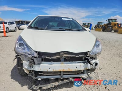 Piąte zdjęcie samochodu w środku: 2017 TOYOTA PRIUS C TWO VIN:JTDKDTB34H1596208 - miniatura