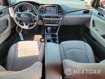 Zdjęcie 8 z 13 samochodu: 2018 HYUNDAI SONATA SE VIN:5NPE24AF1JH707509 - miniatura