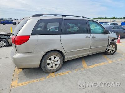 Trzecie zdjęcie samochodu z tyłu: 2010 TOYOTA SIENNA LE 8-PASSENGER VIN:5TDKK4CC8AS337515 - miniatura
