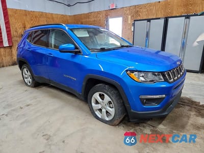 Czwarte zdjęcie samochodu z boku: 2018 JEEP COMPASS LATITUDE VIN:3C4NJDBBXJT454799 - miniatura