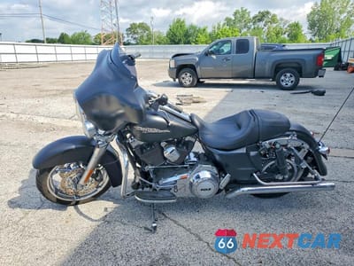 Trzecie zdjęcie samochodu z tyłu: 2013 HARLEY-DAVIDSON FLHX STREET GLIDE VIN:1HD1KBM17DB652748 - miniatura