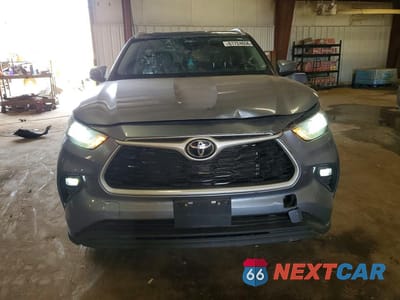 Piąte zdjęcie samochodu w środku: 2023 TOYOTA HIGHLANDER XLE VIN:5TDKDRBH8PS013073 - miniatura