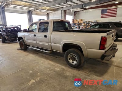 Drugie zdjęcie samochodu z przodu: 2004 CHEVROLET SILVERADO C2500 HEAVY DUTY VIN:1GCHC23U34F258441 - miniatura