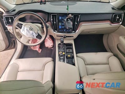 Zdjęcie 8 z 13 samochodu: 2020 VOLVO V60 CROSS COUNTRY T5 MOMENTUM VIN:YV4102WK5L1041566 - miniatura