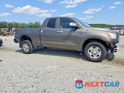 Czwarte zdjęcie samochodu z boku: 2011 TOYOTA TUNDRA DOUBLE CAB SR5 VIN:5TFRU5F12BX025758 - miniatura