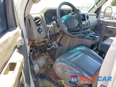 Zdjęcie 8 z 12 samochodu: 2013 FORD ECONOLINE E350 SUPER DUTY CUTAWAY VAN VIN:1FDWE3FL8DDB27068 - miniatura