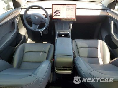 Zdjęcie 8 z 13 samochodu: 2025 TESLA MODEL Y VIN:7SAYGDED9SF254315 - miniatura