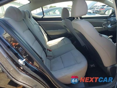 Zdjęcie 10 z 12 samochodu: 2019 HYUNDAI ELANTRA SEL VIN:5NPD84LF5KH420859 - miniatura