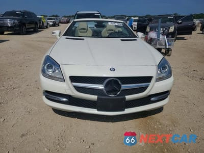 Piąte zdjęcie samochodu w środku: 2013 MERCEDES-BENZ SLK 250 VIN:WDDPK4HA5DF058238 - miniatura