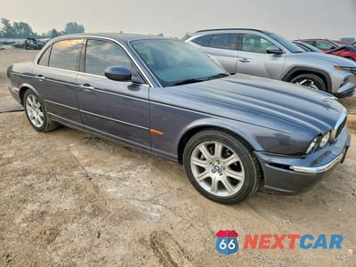 Czwarte zdjęcie samochodu z boku: 2004 JAGUAR XJ8 VIN:SAJEA71C14SG04742 - miniatura