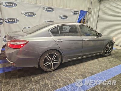 Trzecie zdjęcie samochodu z tyłu: 2017 HONDA ACCORD SPORT VIN:1HGCR2F57HA099635 - miniatura