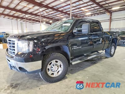 2008 GMC SIERRA C2500 HEAVY DUTY 1GTHC23628F138007 - główne zdjęcie licytacji z USA - miniatura