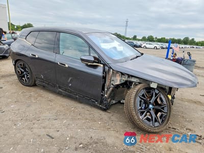 Czwarte zdjęcie samochodu z boku: 2023 BMW IX M60 VIN:WB533CF07PCL97823 - miniatura