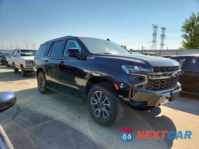 Czwarte zdjęcie samochodu z boku: 2021 CHEVROLET TAHOE K1500 Z71 VIN:1GNSKPKD1MR279429 - miniatura