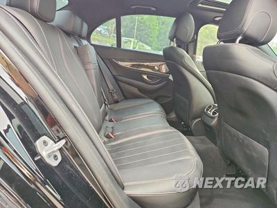 Zdjęcie 10 z 12 samochodu: 2019 MERCEDES-BENZ E 300 4MATIC VIN:WDDZF4KB1KA551360 - miniatura
