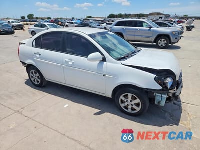 Czwarte zdjęcie samochodu z boku: 2008 HYUNDAI ACCENT GLS VIN:KMHCN46C68U227023 - miniatura