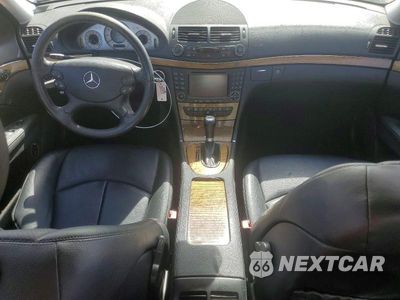 Zdjęcie 8 z 13 samochodu: 2008 MERCEDES-BENZ E 350 VIN:WDBUF56X98B348329 - miniatura