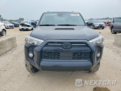 Piąte zdjęcie samochodu w środku: 2020 TOYOTA 4RUNNER VENTURE VIN:JTEBU5JR8L5759246 - miniatura