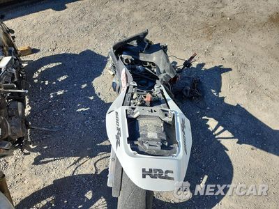 Zdjęcie 6 z 8 samochodu: 2005 HONDA CBR600 RR VIN:JH2PC37085M202363 - miniatura
