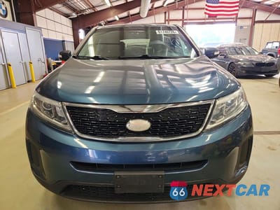 Piąte zdjęcie samochodu w środku: 2014 KIA SORENTO LX VIN:5XYKT3A60EG528787 - miniatura