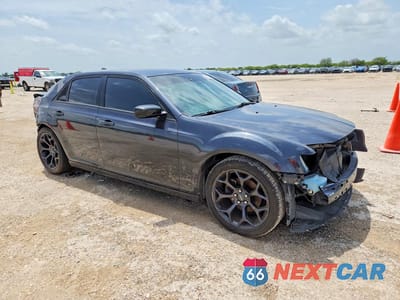 Czwarte zdjęcie samochodu z boku: 2019 CHRYSLER 300 TOURING VIN:2C3CCAAG4KH700936 - miniatura