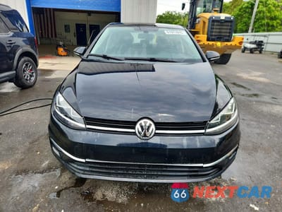 Piąte zdjęcie samochodu w środku: 2018 VOLKSWAGEN GOLF S VIN:3VWB17AU5JM296130 - miniatura