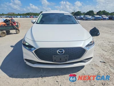 Piąte zdjęcie samochodu w środku: 2019 MAZDA 3 VIN:3MZBPABL6KM112025 - miniatura