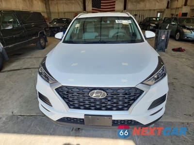 Piąte zdjęcie samochodu w środku: 2019 HYUNDAI TUCSON VALUE VIN:KM8J3CA44KU069537 - miniatura