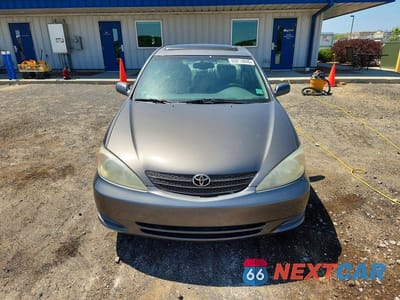 Piąte zdjęcie samochodu w środku: 2002 TOYOTA CAMRY XLE V6 VIN:4T1BF30K32U526902 - miniatura